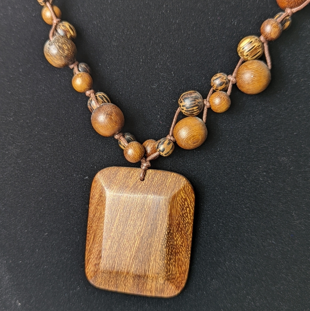 Vintage wood beaded necklace